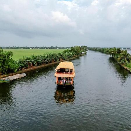 فندق فايشناف توورز Alappuzha المظهر الخارجي الصورة