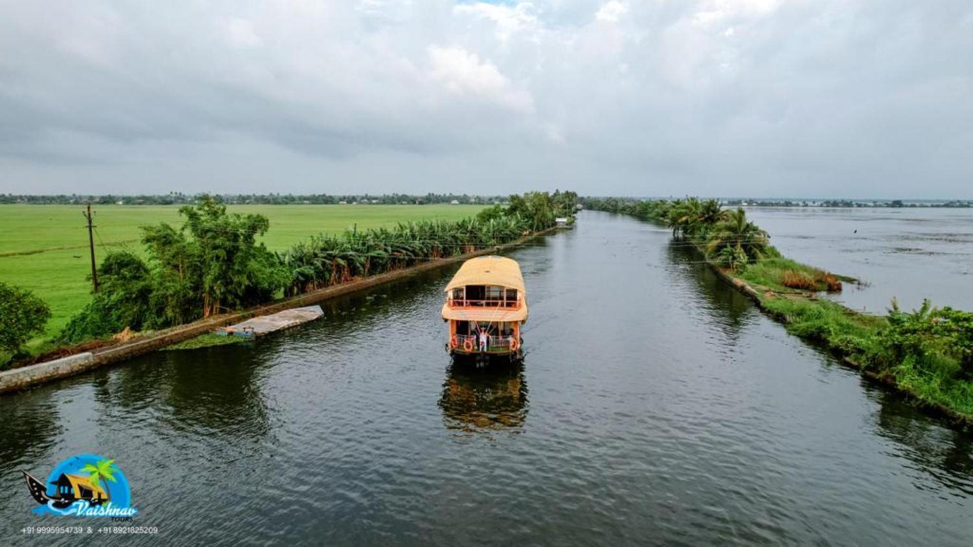 فندق فايشناف توورز Alappuzha المظهر الخارجي الصورة
