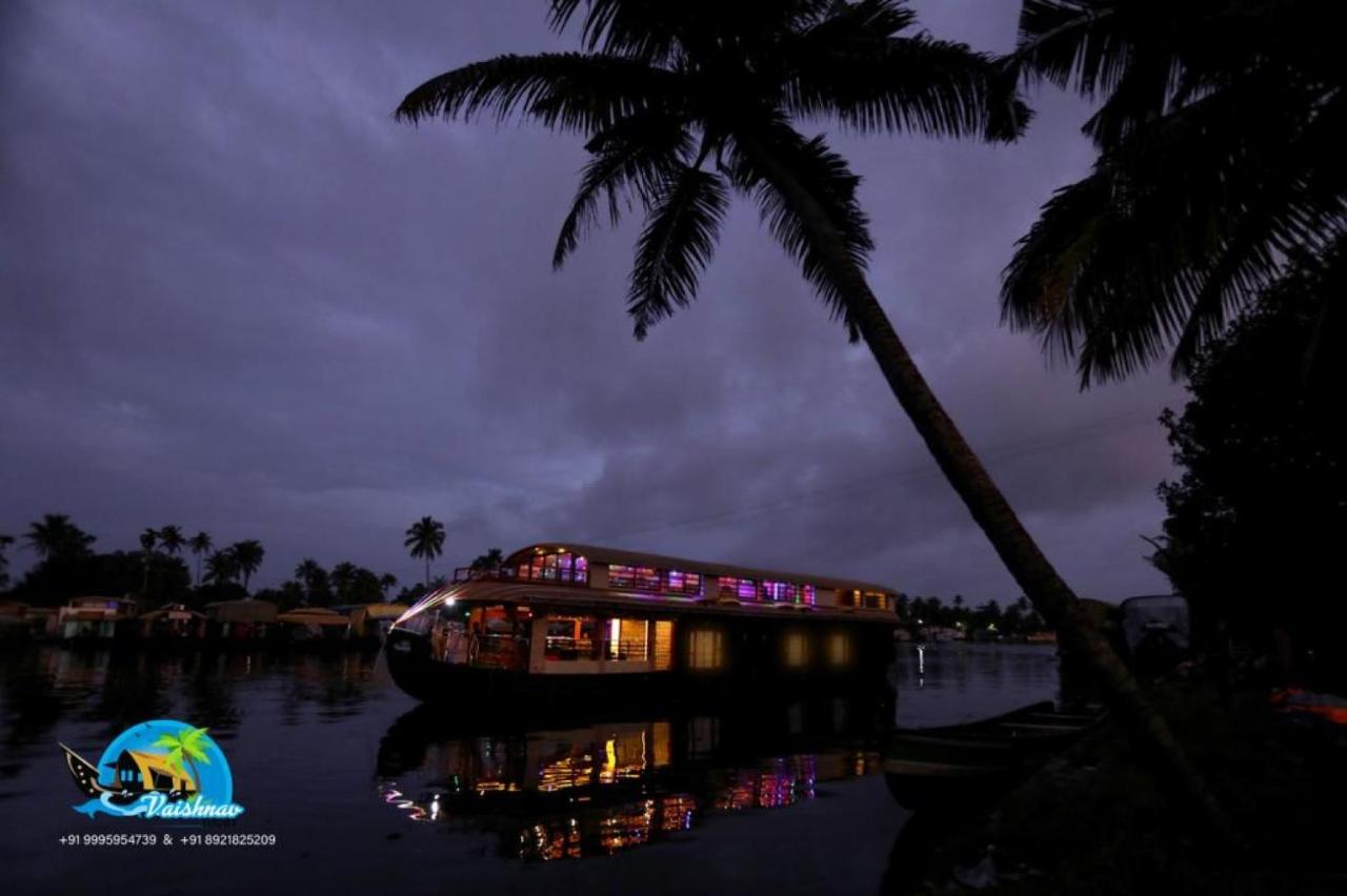 فندق فايشناف توورز Alappuzha المظهر الخارجي الصورة