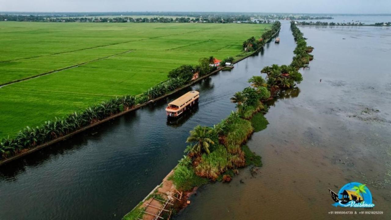 فندق فايشناف توورز Alappuzha المظهر الخارجي الصورة