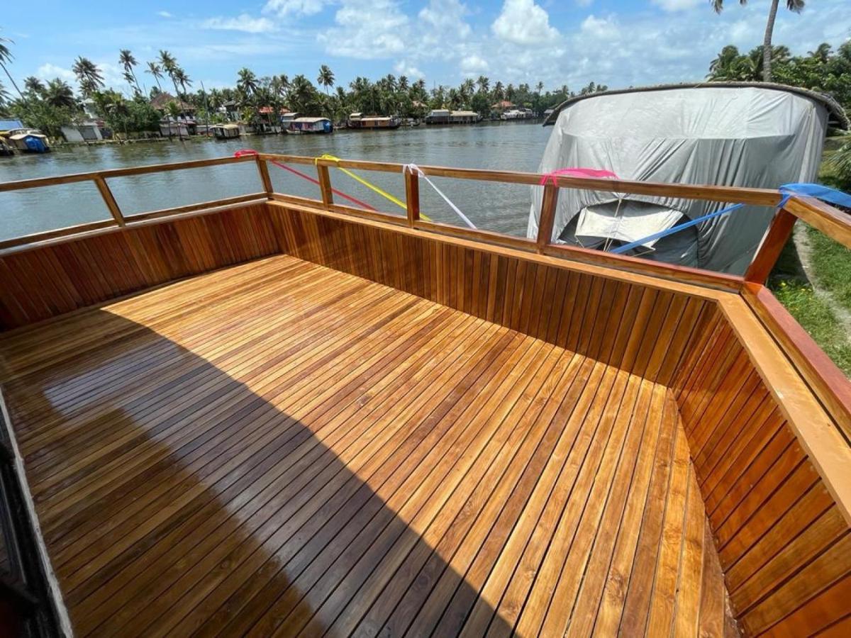 فندق فايشناف توورز Alappuzha المظهر الخارجي الصورة
