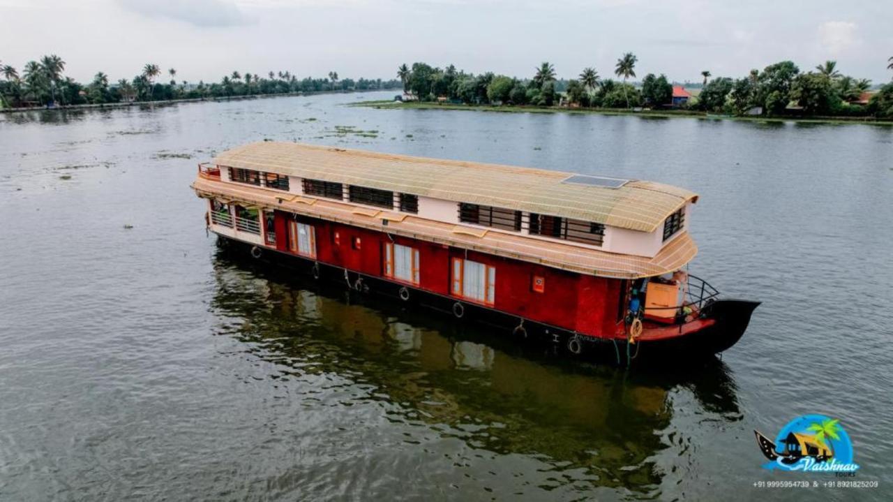 فندق فايشناف توورز Alappuzha المظهر الخارجي الصورة
