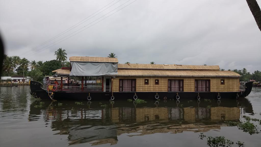 فندق فايشناف توورز Alappuzha المظهر الخارجي الصورة