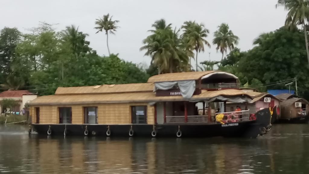 فندق فايشناف توورز Alappuzha المظهر الخارجي الصورة