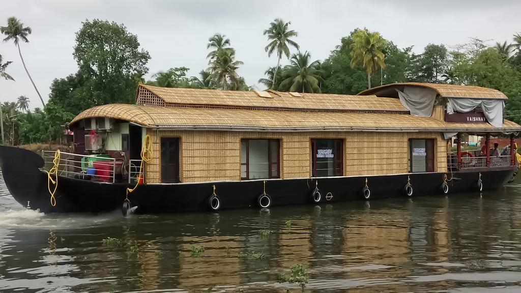 فندق فايشناف توورز Alappuzha المظهر الخارجي الصورة
