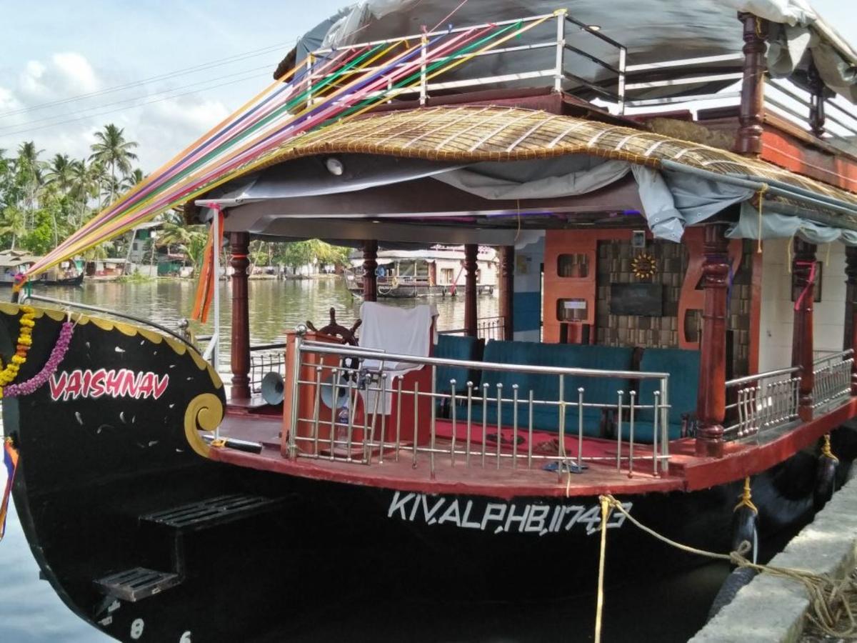 فندق فايشناف توورز Alappuzha المظهر الخارجي الصورة
